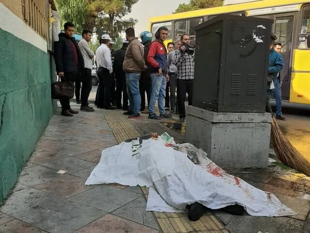 برخورد مرگبار چرخ رها شده کامیون با عابرپیاده