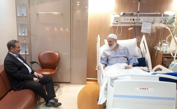 جهانگیری از امام جمعه قم عیادت کرد