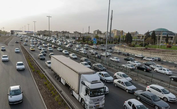 ترافیک پرحجم و روان در آزادراه تهران_کرج