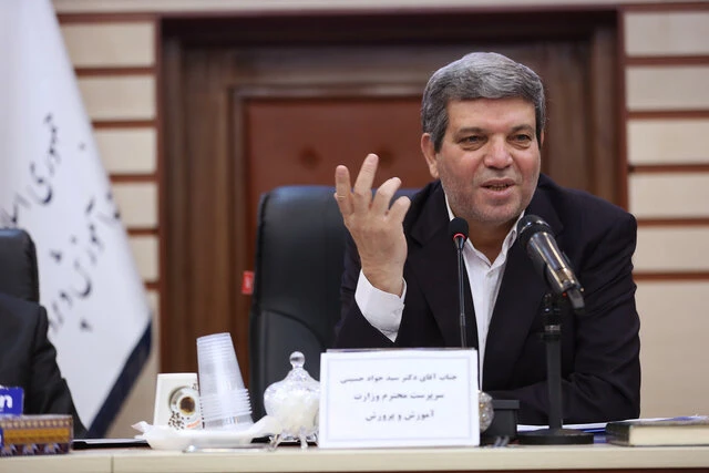 قد و دیوار هیچ جامعه‌ای از قد و دیوار معلمانش فراتر نخواهد رفت