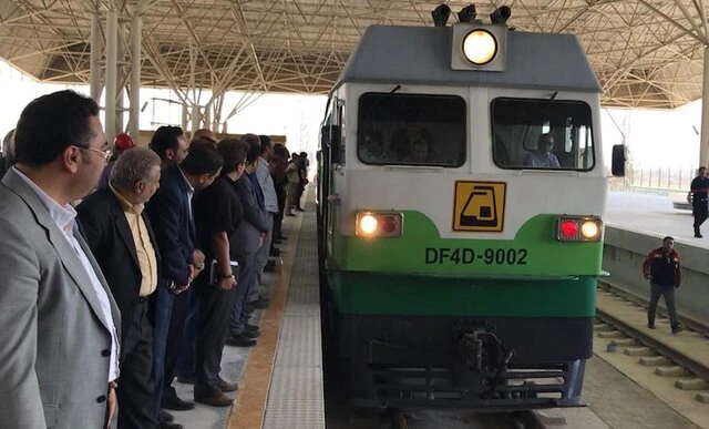 مترو پرند و بهارستان تا ۱۴۰۰ می‌رسند